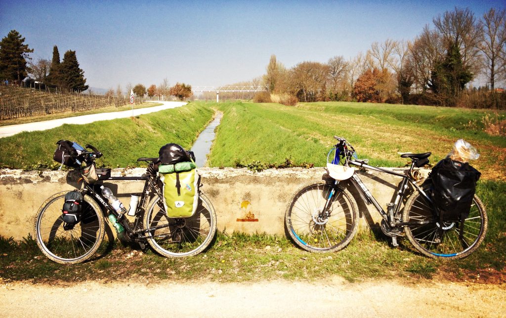 Cyclitaly: guide cicloturistiche, percorsi, tour ed esperienze per esplorare il Paese pedalando tra natura